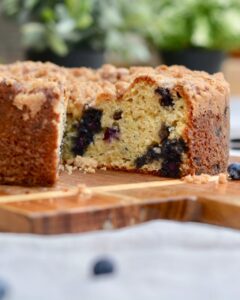 Blueberry Muffin Cake - Perfectly delicious and simple recipe! Goes great with an evening coffee for dessert, or as breakfast! Kids and adults will love it!