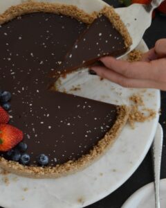 Gluten Free Dairy Free Chocolate Ganache Tart | Completely simple and delicious no-bake tart. Crust made with pecans and oats, filling made with dark chocolate and cream coconut milk. Feels indulgent without the guilt.