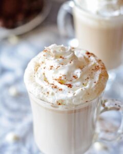 Hot White Chocolate Mocha | Starbucks Copycat. Easy to mix up for your favorite time to enjoy get your jolt. Simple pantry ingredients, no need for an espresso machine. You'll love it!